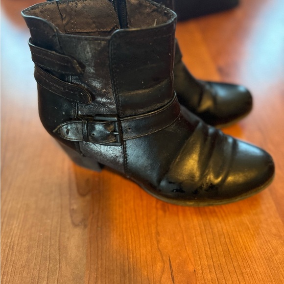 Black boots - Picture 1 of 2